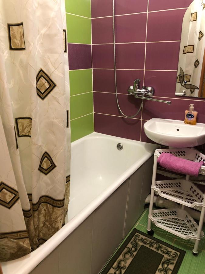 Kyiv Apartment In Pechersk On Oleksandra Kopylenko Luaran gambar